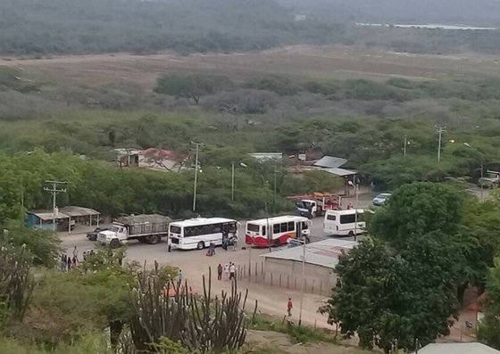 Foto: Reprimen protesta para exigir las Clap  / @hambrosino - twitter