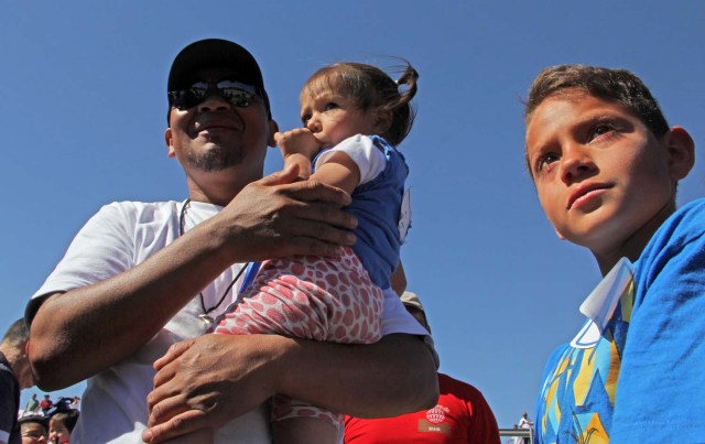 Ivan Castaneda (40), a former Mexican soldier deported two weeks ago from the United States, embraces his children at the bank of the Rio Grande during the event called "Abrazos No Muros" (Hugs, not walls) promoted by the Border Network of Human Rights organization in the border line between El Paso, Texas, United States and Ciudad Juarez, Chihuahua state, Mexico on May 12, 2018. Castaneda was denied a political asylum he requested in 2012 to flee violence in Ciudad Juarez, while his wife, mother and five children remain in Denver, Colorado, United States. / AFP PHOTO / HERIKA MARTINEZ