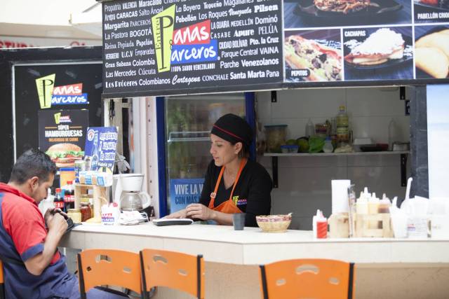 El restaurante Panas y Parceros, punto de encuentro de los venezolanos en Cedritos, Bogotá | Foto: El País