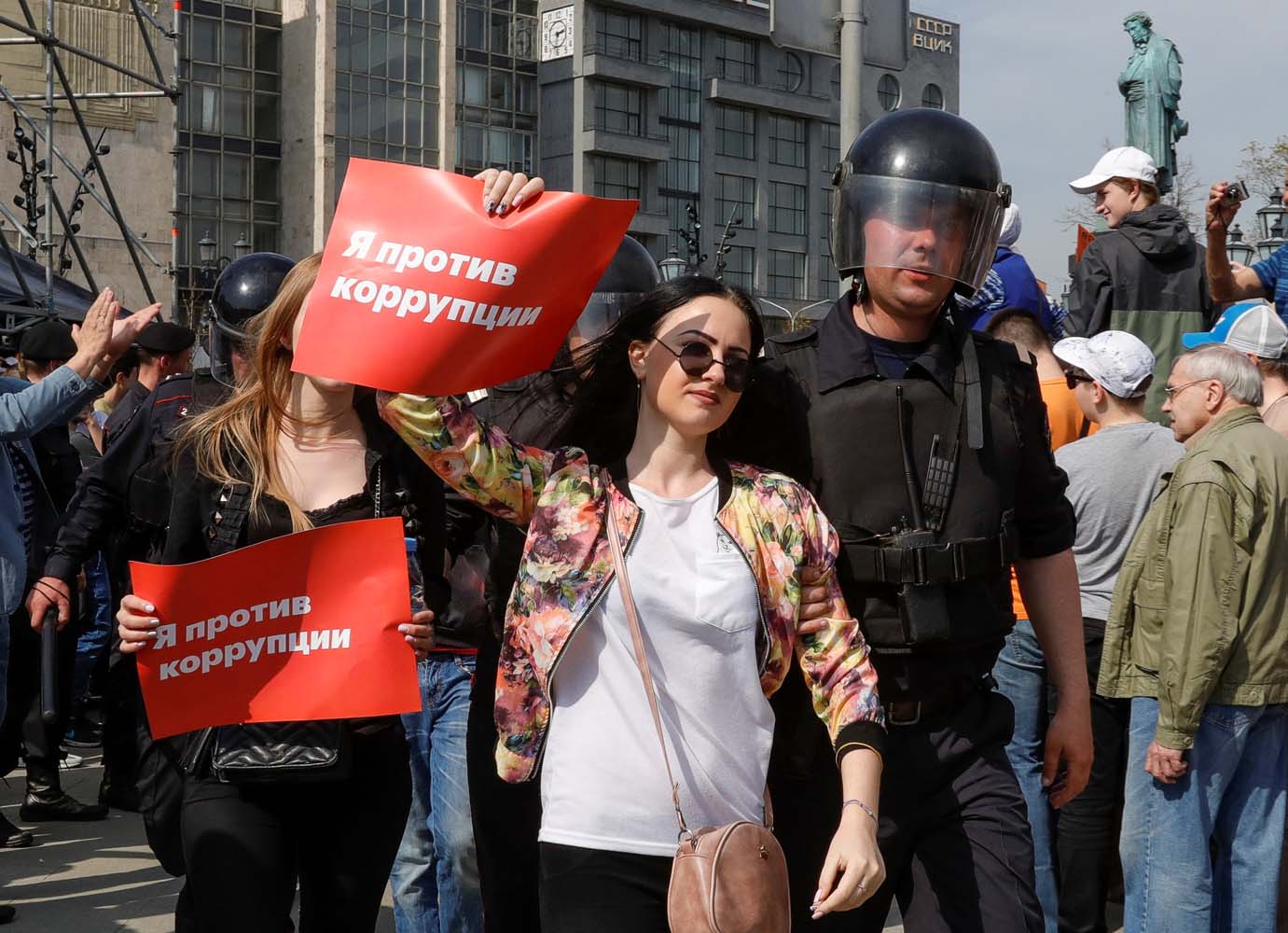 Más de 1.000 manifestantes anti-Putin detenidos en toda Rusia