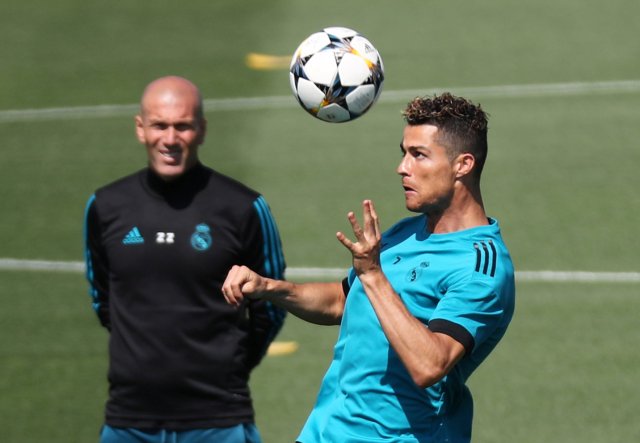 Soccer Football - Champions League - Real Madrid Training - Real Madrid City, Madrid, Spain - May 22, 2018   Real Madrid coach Zinedine Zidane and Cristiano Ronaldo during training   REUTERS/Sergio Perez