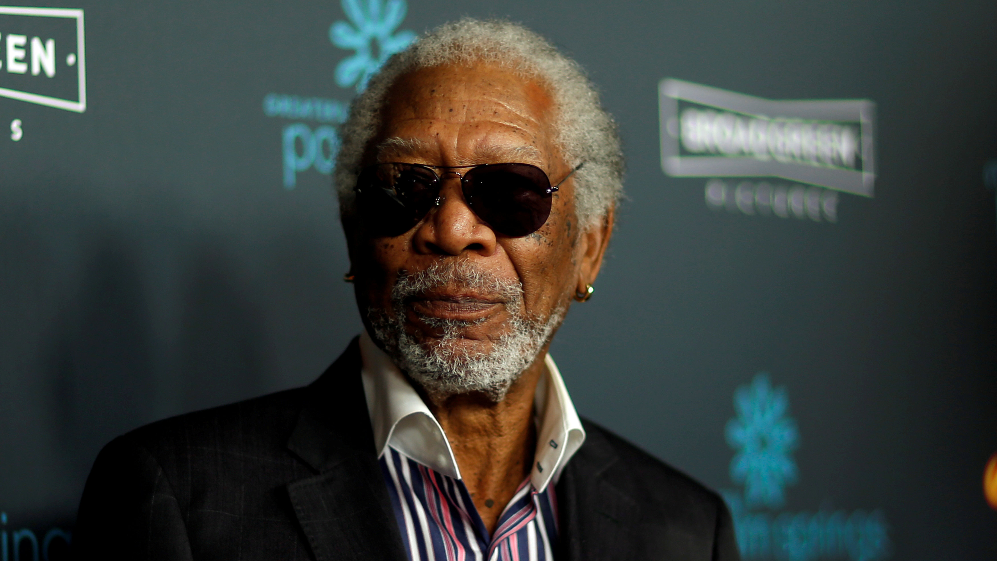 Transporte de Vancouver retira aviso con voz de Morgan Freeman tras acusación