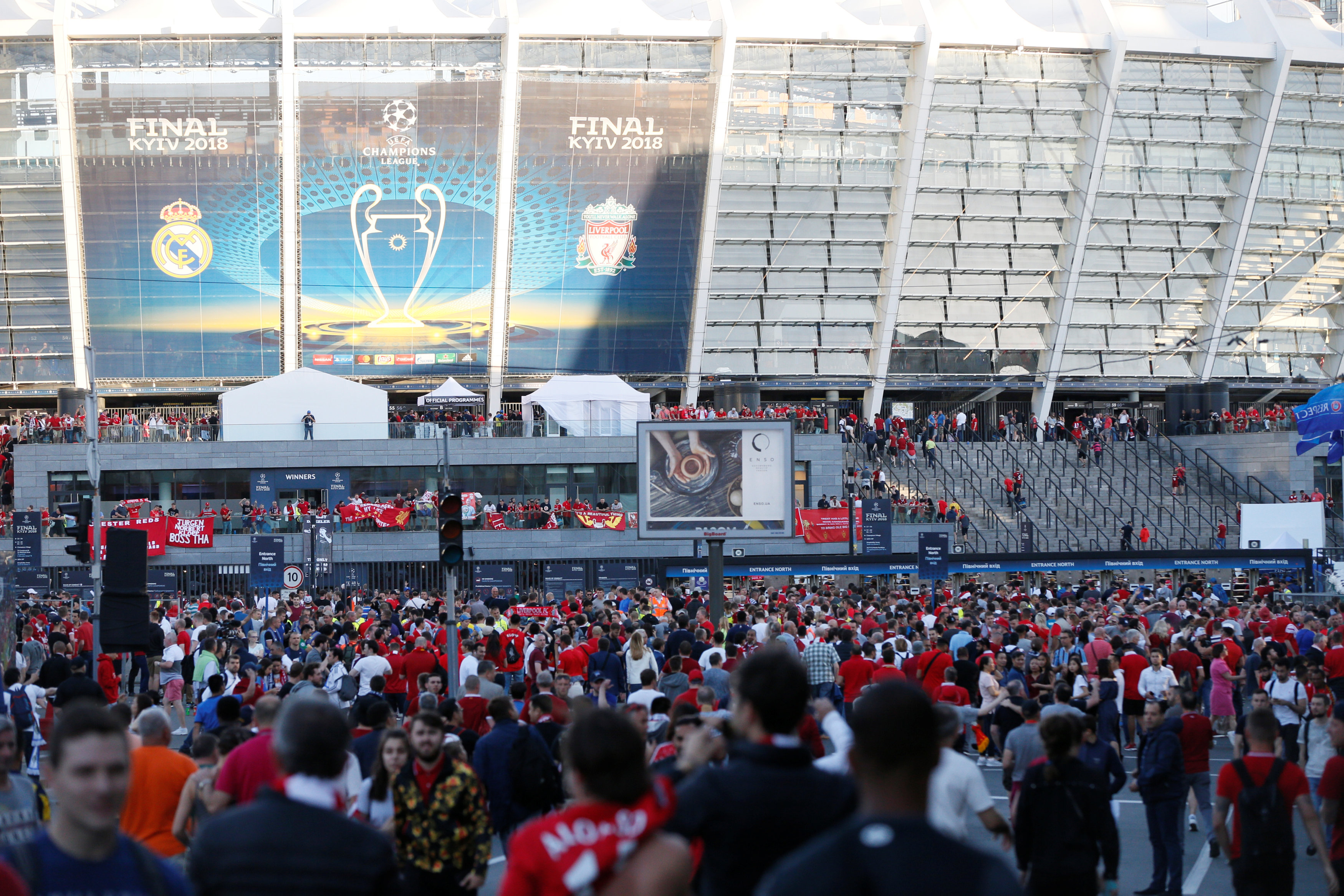 La otra cara de la final de la Champions League: peleas callejeras y amenazas de bomba en Kiev