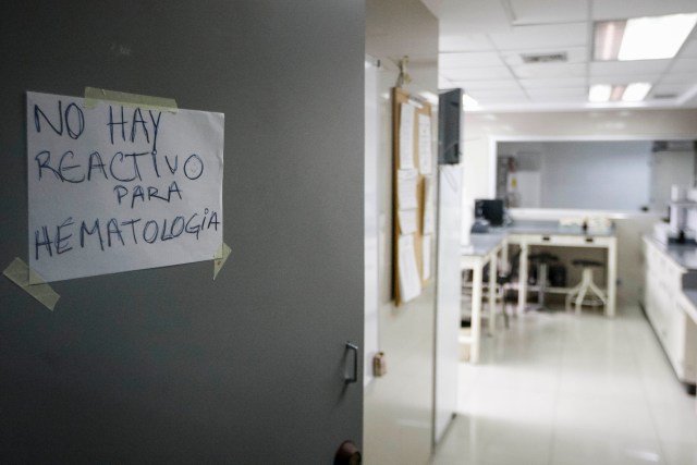 CAR14. CARACAS (VENEZUELA), 10/05/2018.- Fotografía de las instalaciones del Hospital Dr. José María Vargas hoy, jueves 10 de mayo de 2018, en Caracas (Venezuela). Pacientes y personal médico se manifestaron hoy por el deterioro del sistema sanitario público en este hospital. Un grupo de personas, identificadas como colectivos chavistas, retuvieron hoy a un grupo de periodistas y a personal médico que participaba en esta protesta. EFE/Edwinge Montilva