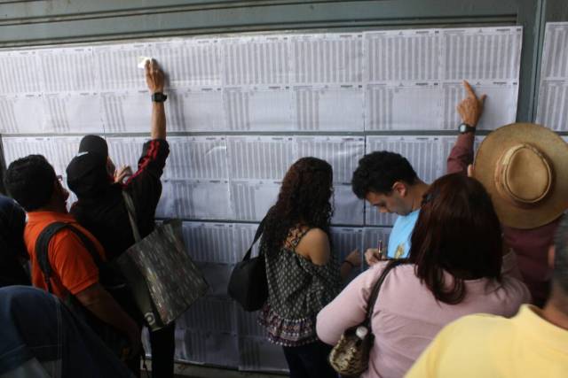 Colombianos en Venezuela se acercan hasta el consulado para ejercer su derecho la voto en las elecciones presidenciales / Juan Peraza - lapatilla.1eye.us