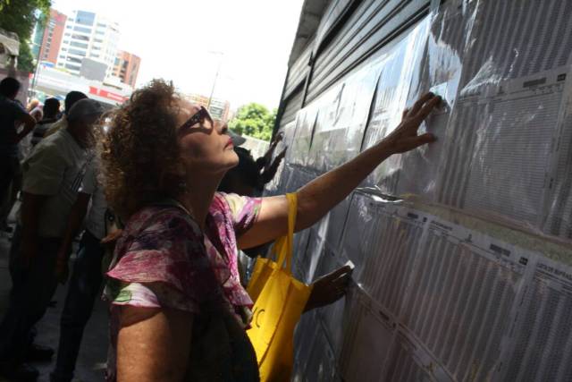 Colombianos en Venezuela se acercan hasta el consulado para ejercer su derecho la voto en las elecciones presidenciales / Juan Peraza - lapatilla.1eye.us