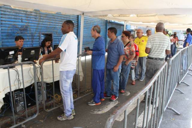 Colombianos en Venezuela se acercan hasta el consulado para ejercer su derecho la voto en las elecciones presidenciales / Juan Peraza - lapatilla.1eye.us