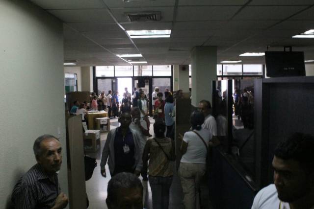 Colombianos en Venezuela se acercan hasta el consulado para ejercer su derecho la voto en las elecciones presidenciales / Juan Peraza - lapatilla.1eye.us