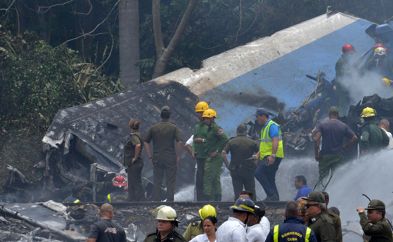 Aumenta a 110 el número de muertos en accidente aéreo en Cuba, confirman autoridades