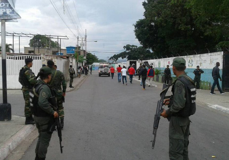 Prohíben acceso a la prensa en centro donde vota Tareck El Aissami 8:00 am #20May