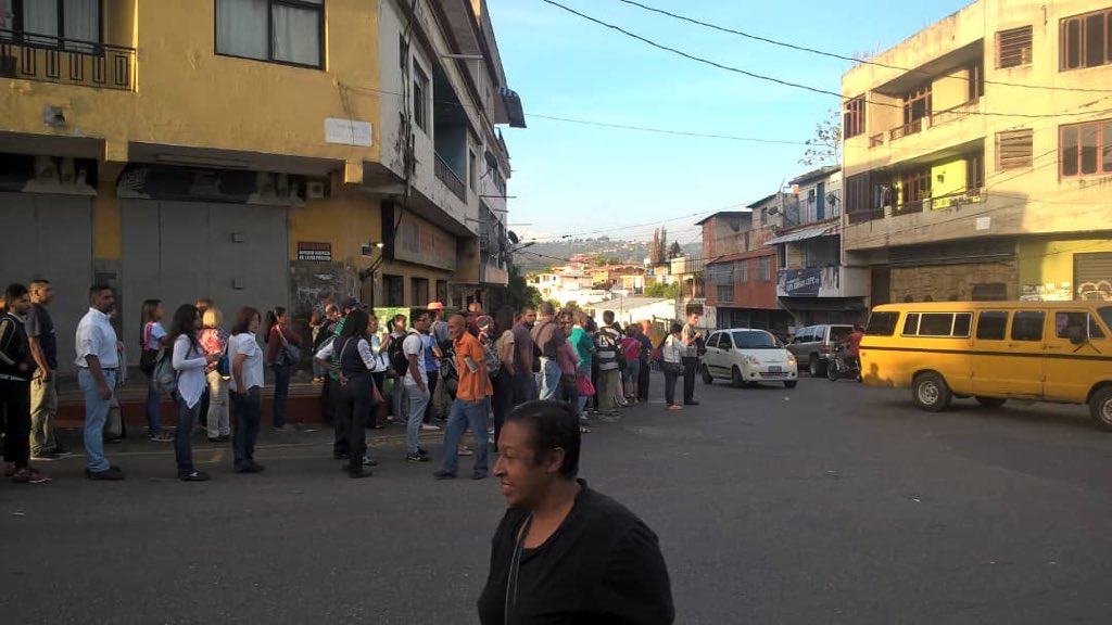 Las Minas de Baruta amanece sin servicio de transporte #28May