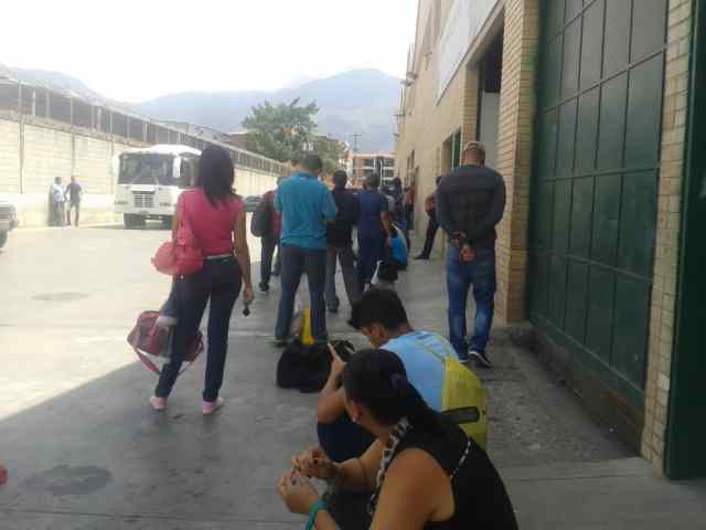 Foto: Terminales vacíos en Guarenas y Guatire porque usan autobuses para campaña madurista / lapatilla.1eye.us