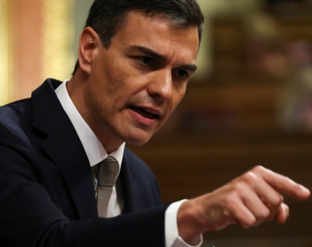 El líder socialista español (PSOE) Pedro Sánchez hace un gesto durante una moción de debate no confidencial en el Parlamento en Madrid, España, el 31 de mayo de 2018. REUTERS / Sergio Pérez