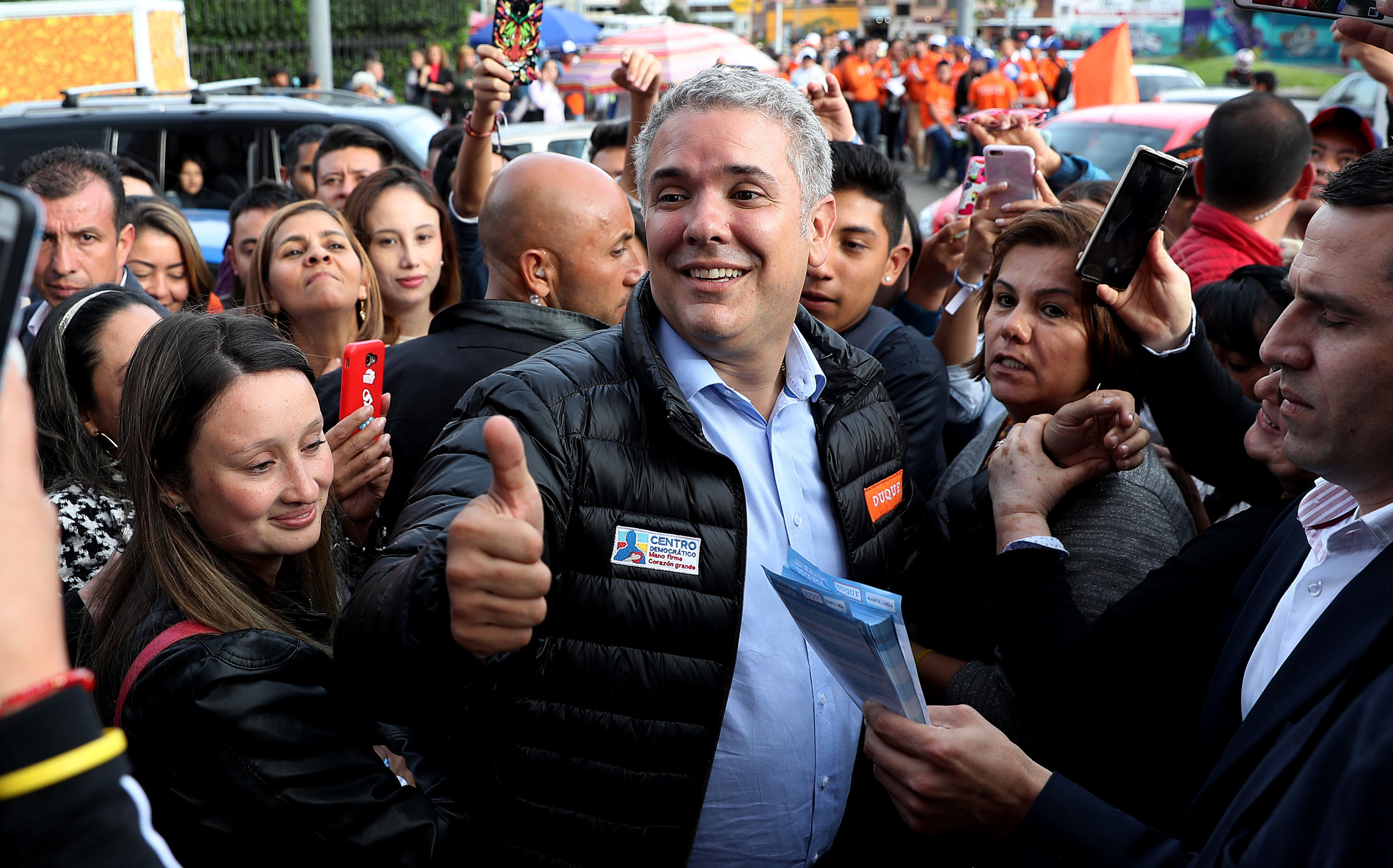 Iván Duque abordó el vuelo de Avianca Bogotá-Washington en clase Turista (Video)