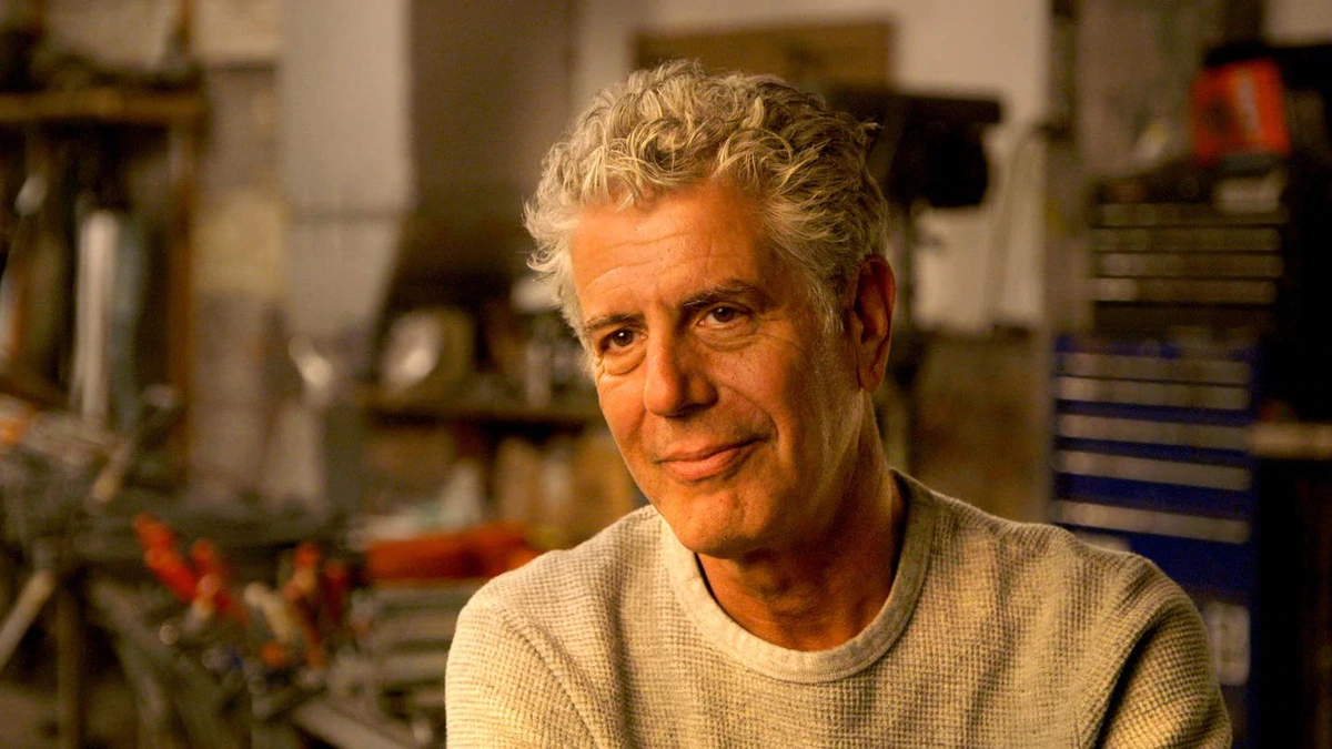 Una polémica nueva biografía de Anthony Bourdain detalla sus últimos días