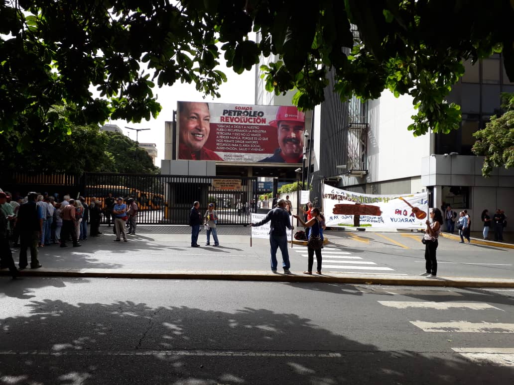 Jubilados de Pdvsa protestan en La Campiña por ajuste salarial #27Jun