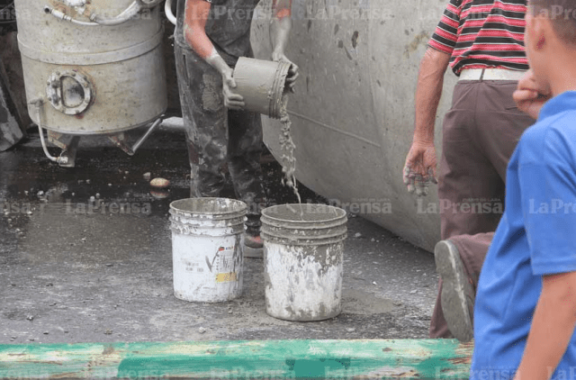 Foto: Saquearon un camión de cemento en Barquisimeto / laprensalara.com.ve 