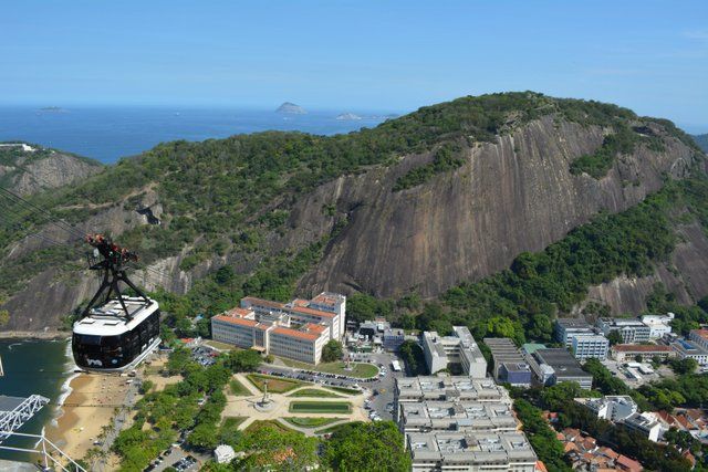 Teleférico del cerro de Pan de Azúcar en Río frena operaciones por tiroteos