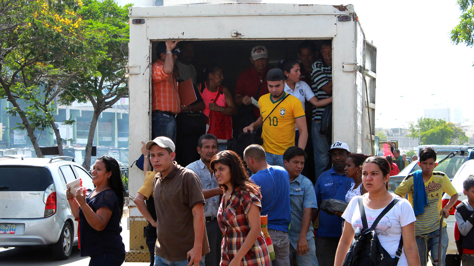 A merced de “perreras” quedan zulianos ante déficit del 80 por ciento en transporte público