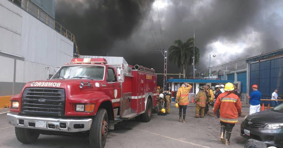 Al menos cinco heridos dejó incendio en fábrica de Plumrose