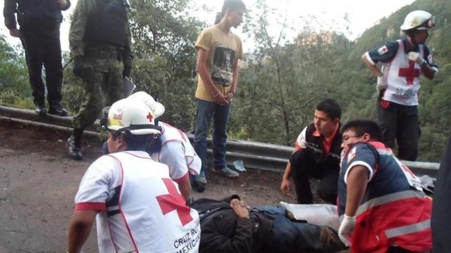 muertos-heridos-chocar-autobus-Mexico_EDIIMA20180602_0498_4