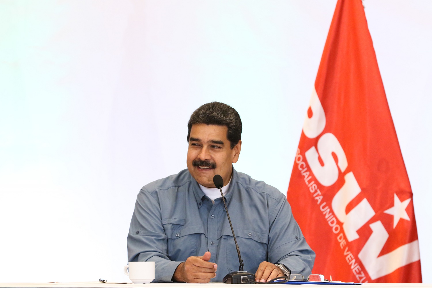 El “beato” Nicolás recibe la bendición de un cardenal en Miraflores (FOTO)