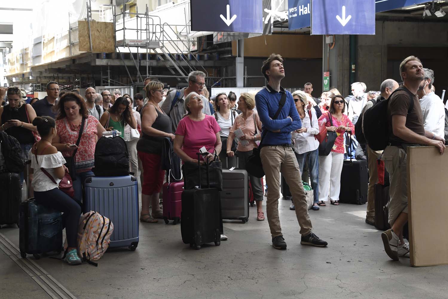 Miles afectados por incendio en transformador eléctrico en estación de trenes de Francia