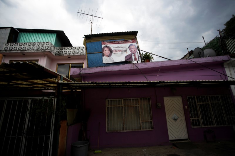 México elige nuevo presidente, con candidato izquierdista López Obrador como favorito