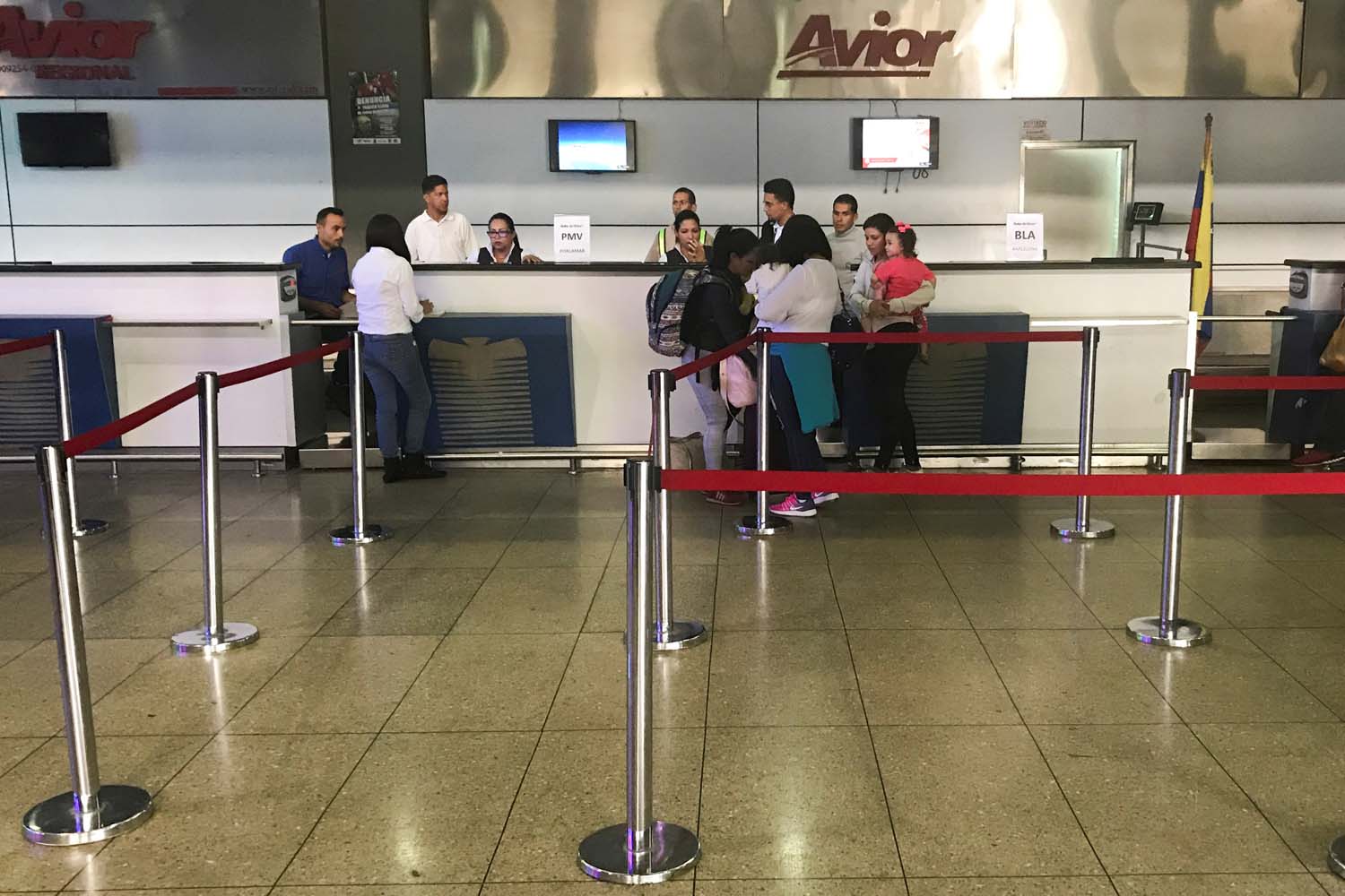 Uso del tapabocas es obligatorio en los aeropuertos por orden del Inac