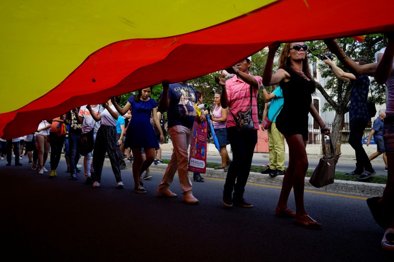 Matrimonio gay recibe luz verde en proyecto de nueva Constitución de Cuba