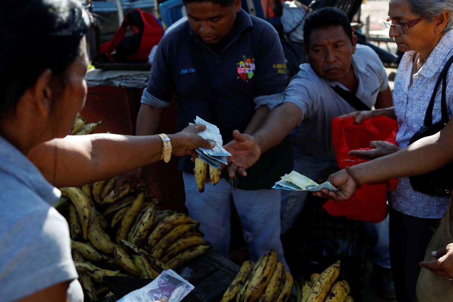 Aumentan los precios en mercado Las Pulgas en Zulia tras reconversión