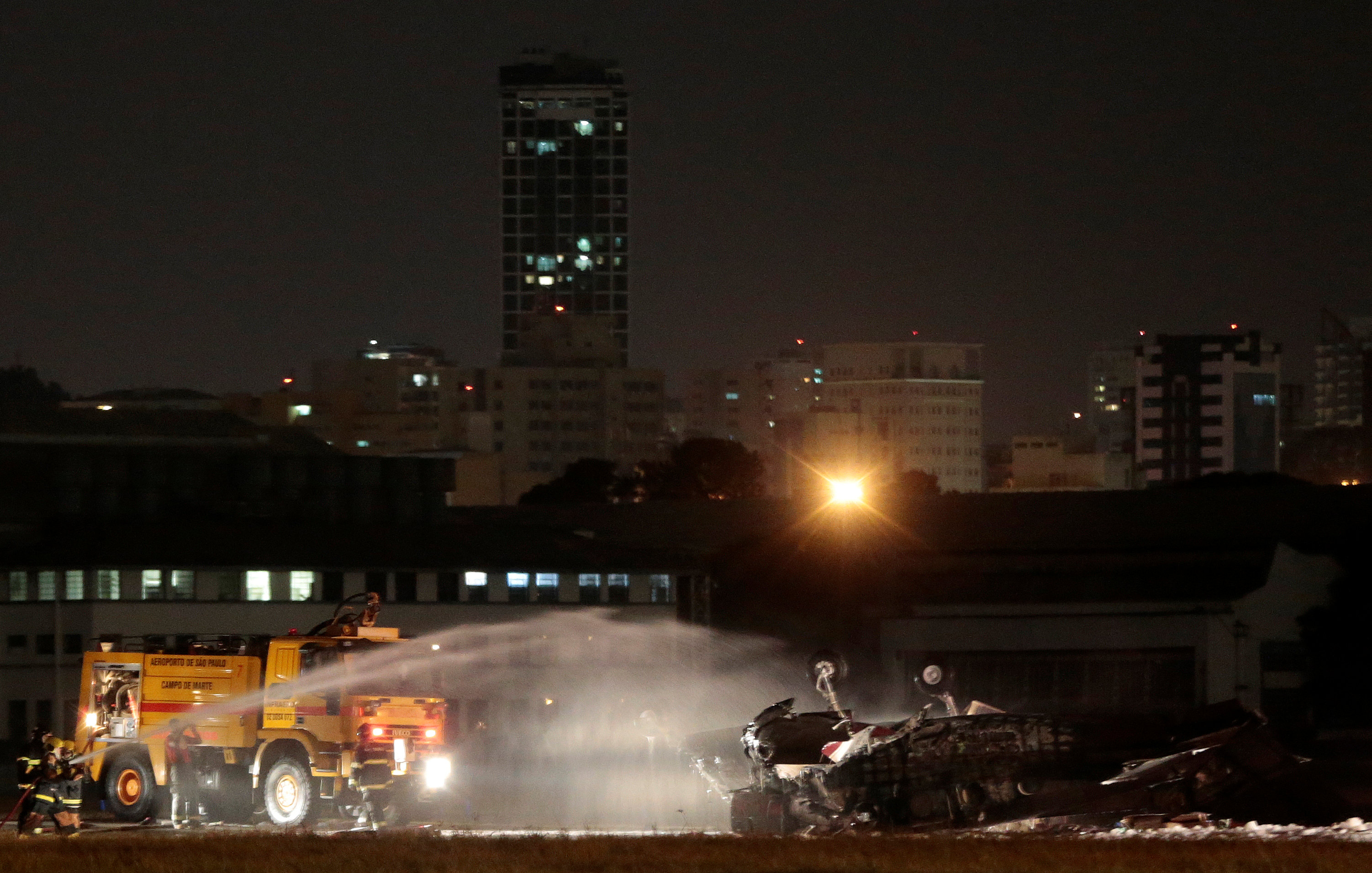 Un muerto y seis heridos al accidentarse avioneta en Sao Paulo