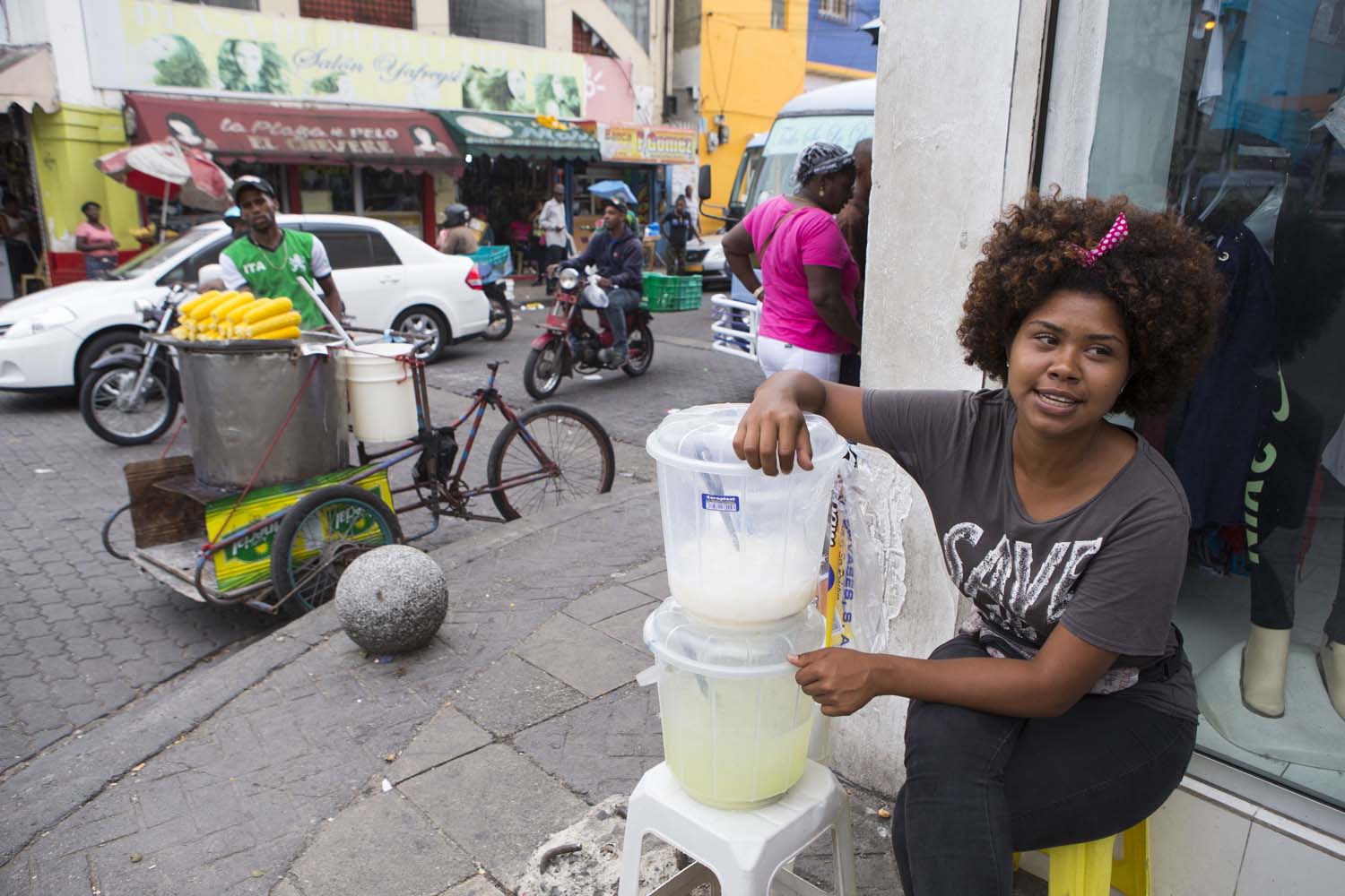 Mandar dinero a casa: postales del éxodo venezolano