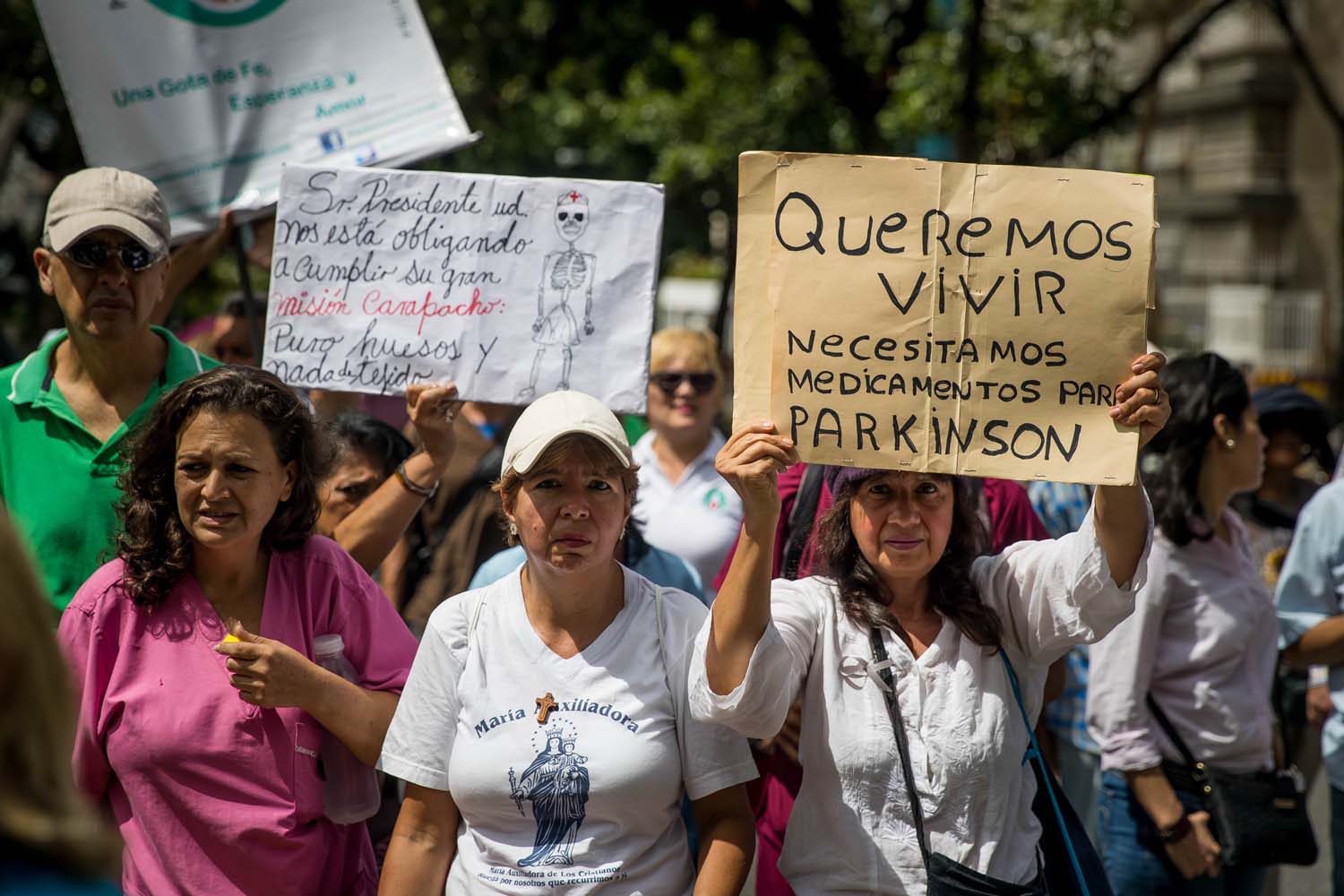 Salarios de hambre obligan a enfermeras a emigrar para dar mejor calidad de vida a sus hijos