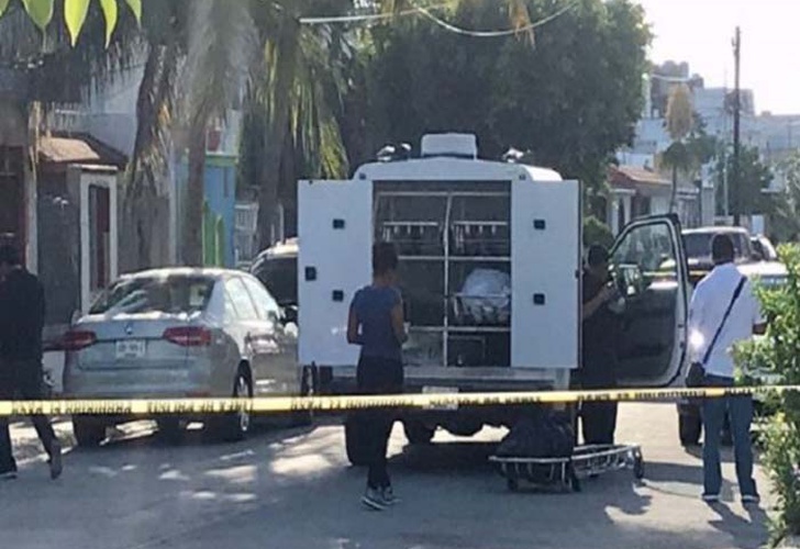 Policías hallan bolsas con restos humanos en balneario mexicano de Cancún