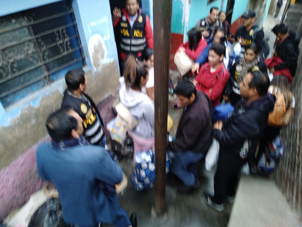 Rescatan a 12 venezolanas víctimas de explotación sexual en Perú (fotos y video)