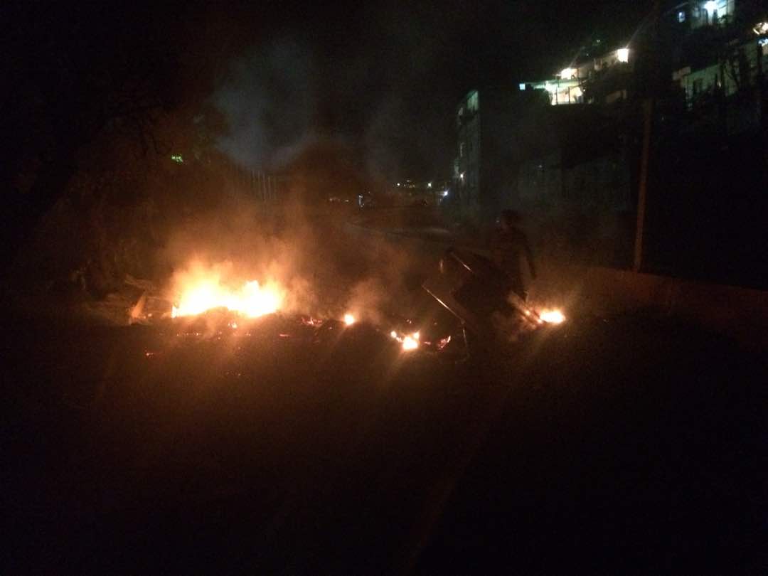 Encendida y obstaculizada la Panamericana tras protesta por falta de agua