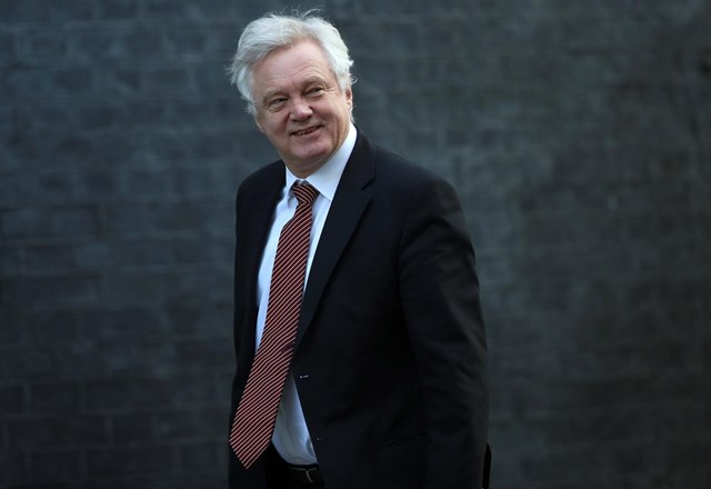 Renuncia el ministro británico para el Brexit, David Davis