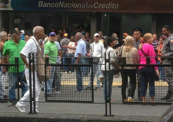 Pensionados protestan por falta de efectivo por tercer día consecutivo #20Jul