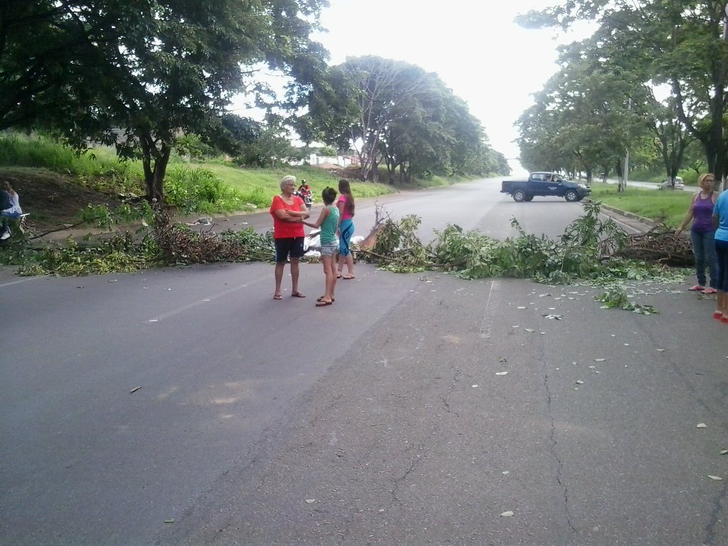 Al menos dos protestas en Bolívar para exigir agua, electricidad, comida, gas, transporte y teléfono #25Jul