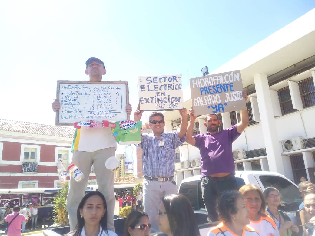 Gremios de varios sectores protestaron frente a la gobernación de Falcón #10Jul (videos)