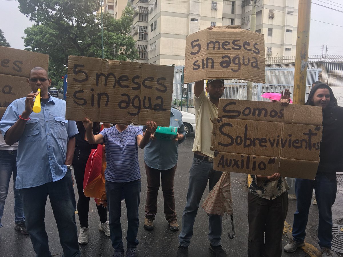 Caraqueños salieron a las calles por falta de agua y transporte público