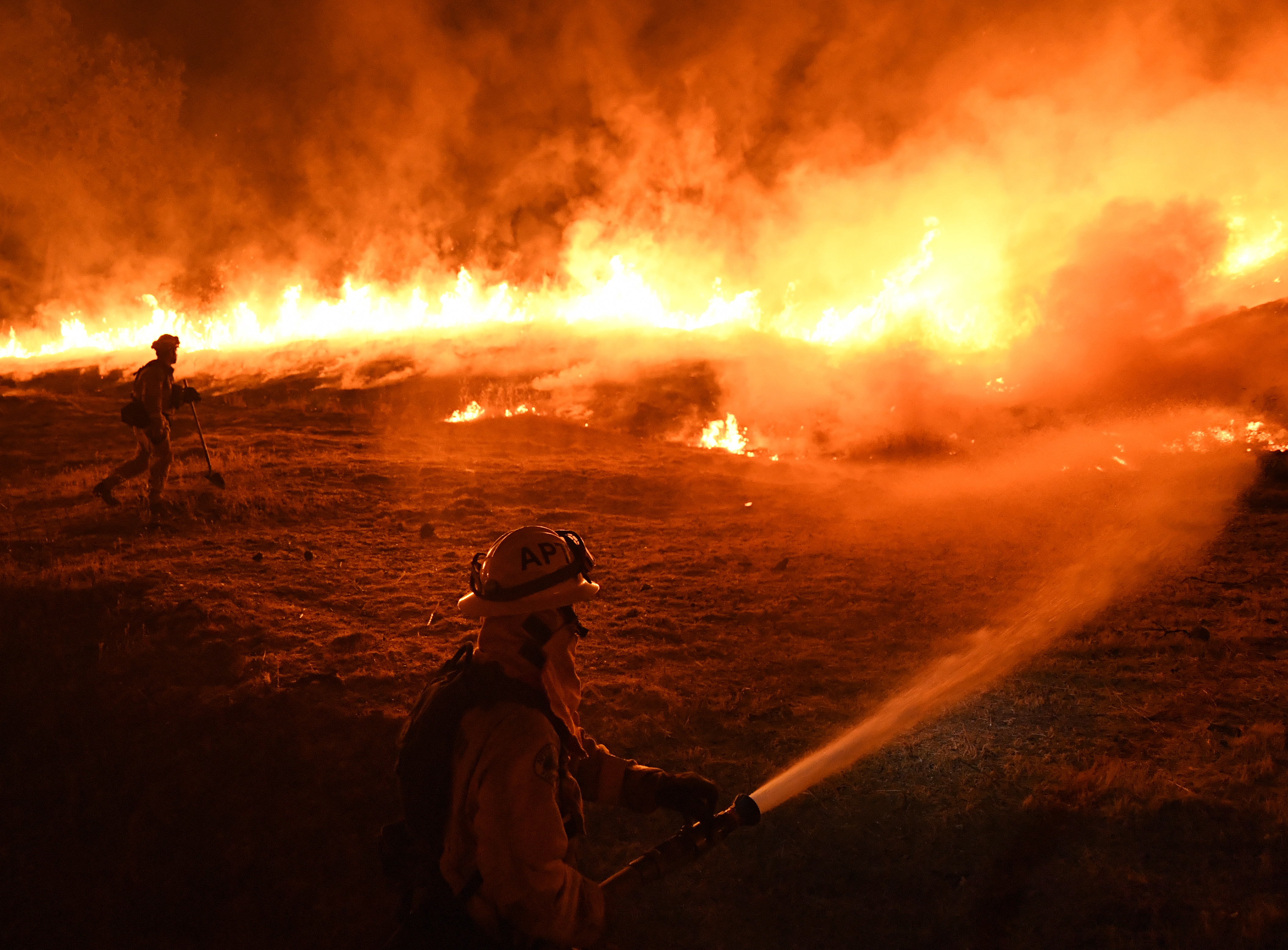 El incendio más grande de la historia de California continúa su avance