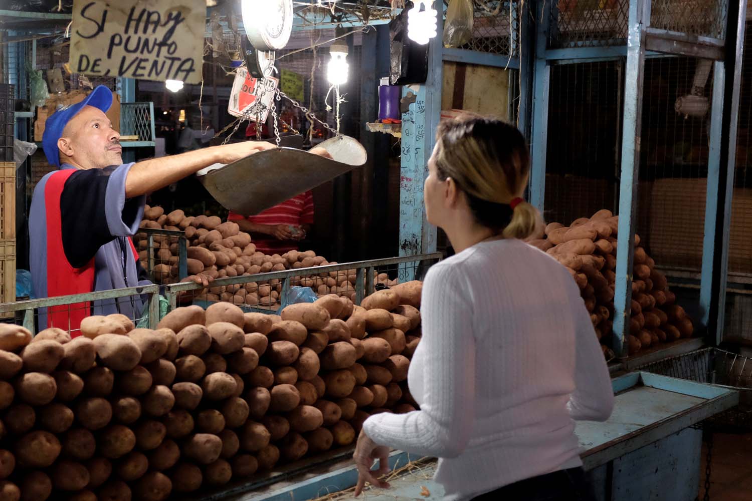 Falta de agua, electricidad, vialidad y crédito son los detonantes de subida en precios de alimentos en Venezuela