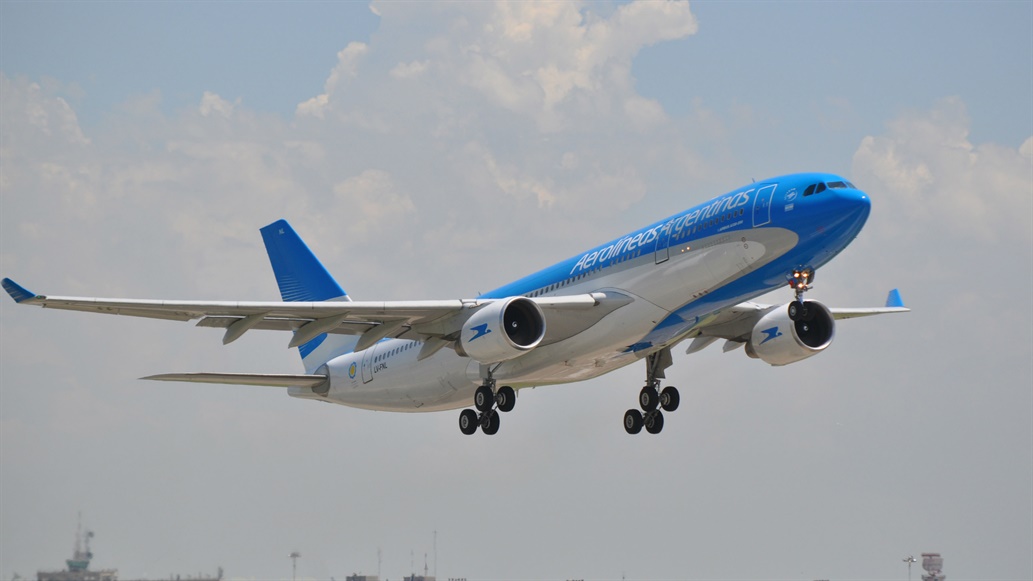 Aerolíneas Argentinas rematará oficinas y un terreno para evitar déficit