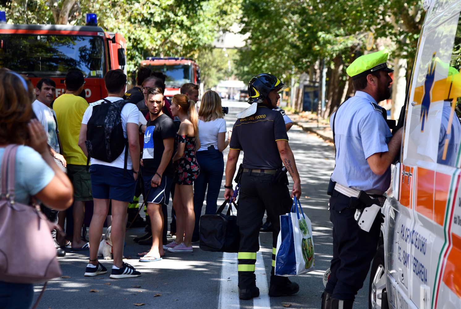 En Génova, la vida se paraliza tras el derrumbe del puente (Fotos)