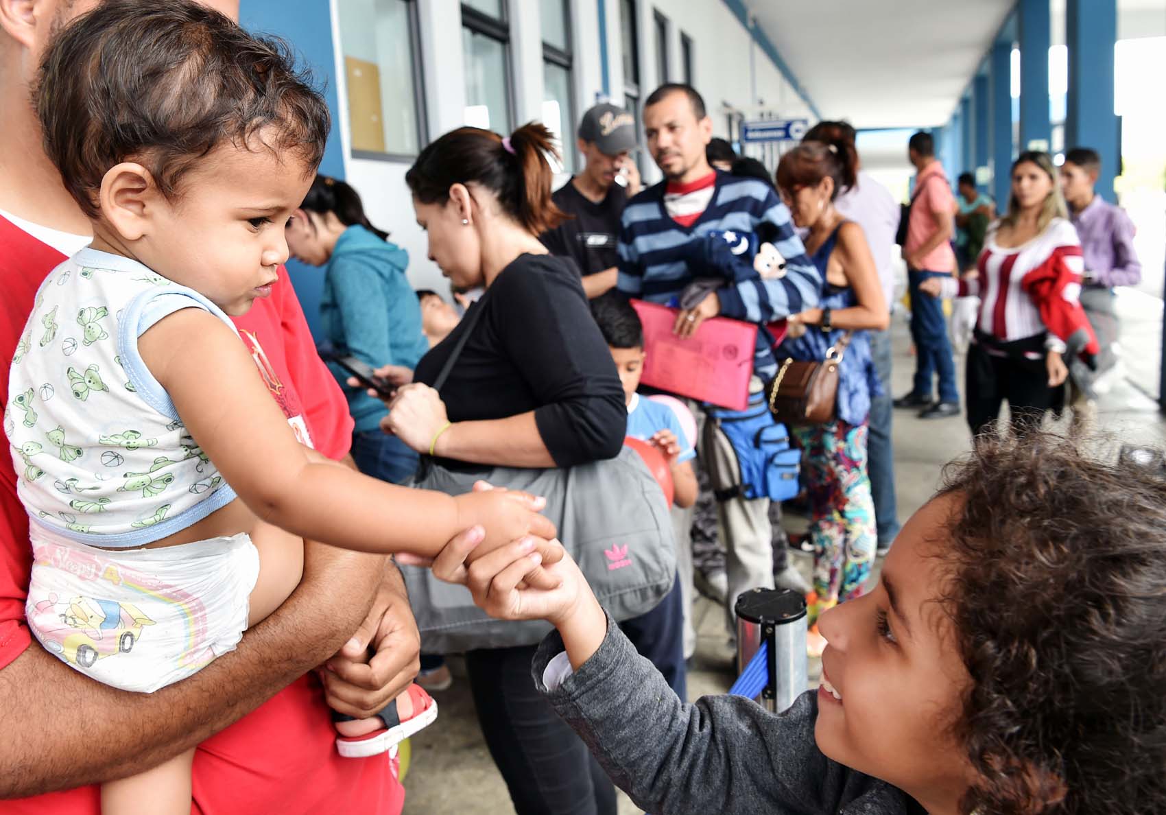 Bolivia aprobó resolución para que los menores venezolanos regulen su situación migratoria