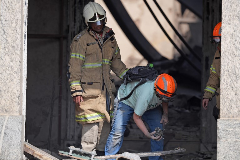 Bomberos verán si se puede “salvar algo” del museo incendiado en Rio