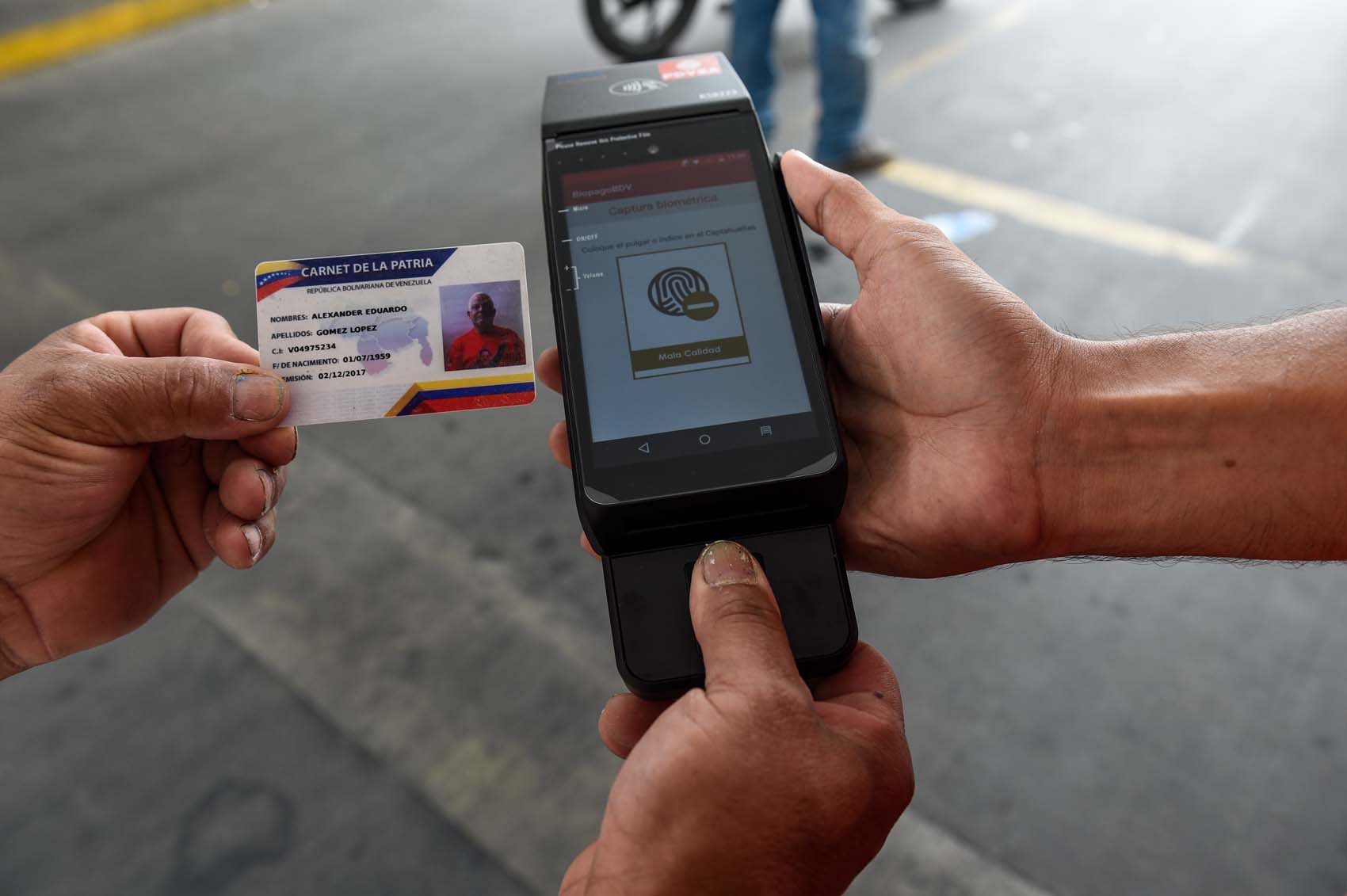 Comienzan a instalar nuevo sistema de cobro en gasolineras de Caracas #21Sep (Fotos)