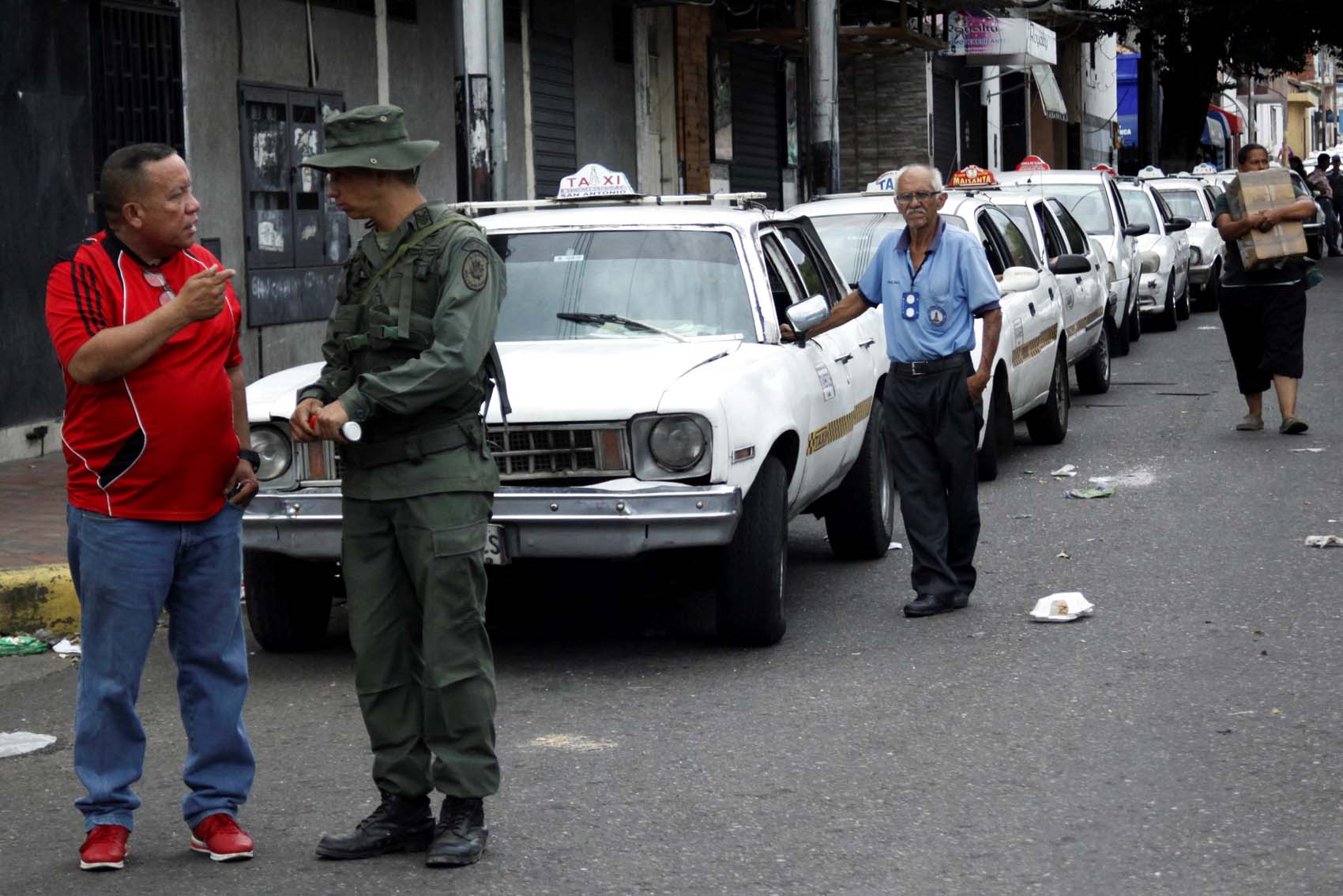 Ordenan por radiograma no favorecer a conductores para comprar gasolina